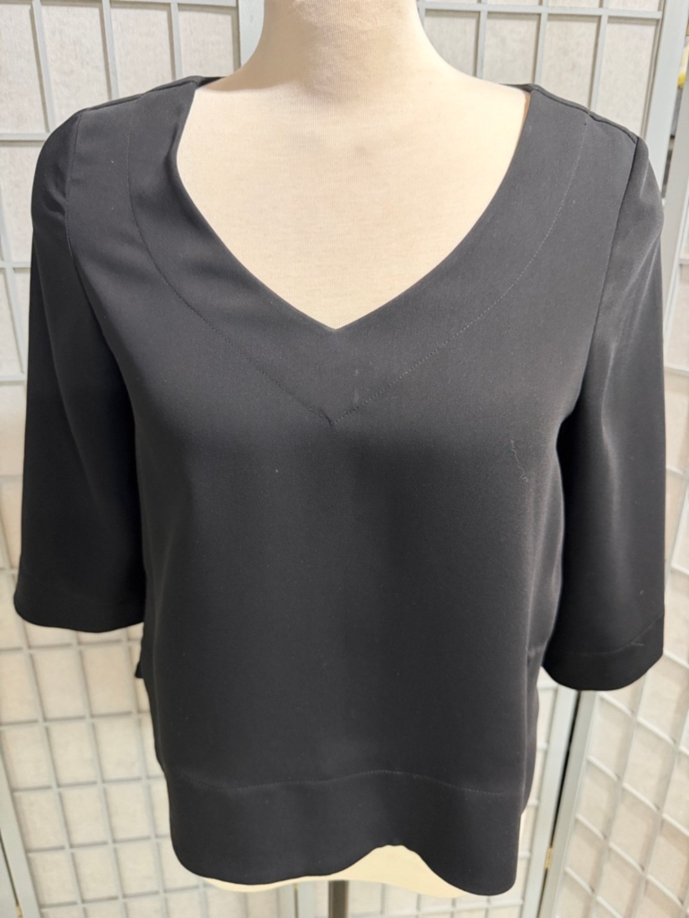 Tristan Black V-Neck Short-Sleeve Blouse, Size Small
